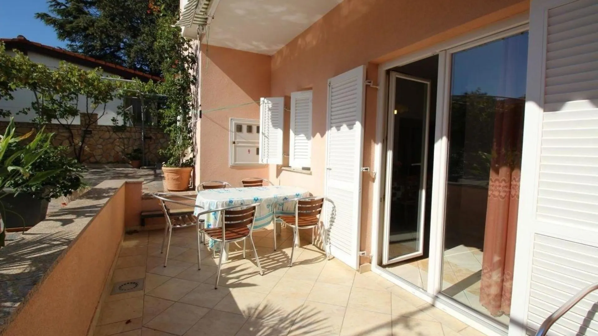 Schoene Wohnung In Baska Mit Eigener Terrasse
