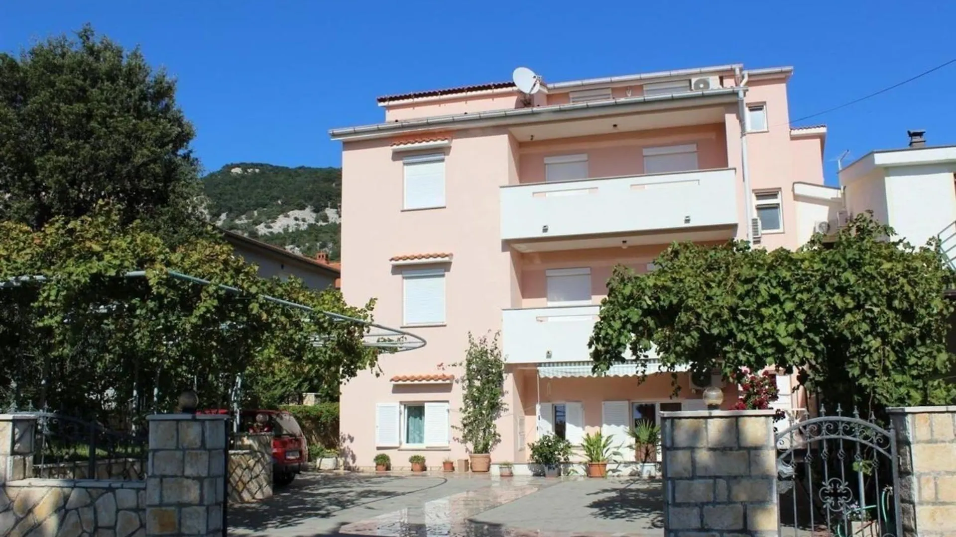 Διαμέρισμα Schoene Wohnung In Baska Mit Eigener Terrasse